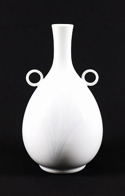 青白磁彫文耳付花瓶
