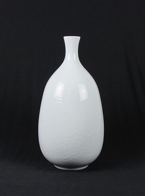 白磁牡丹彫文花瓶